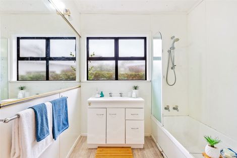 Photo of property in 94 Mana Esplanade, Paremata, Porirua, 5026