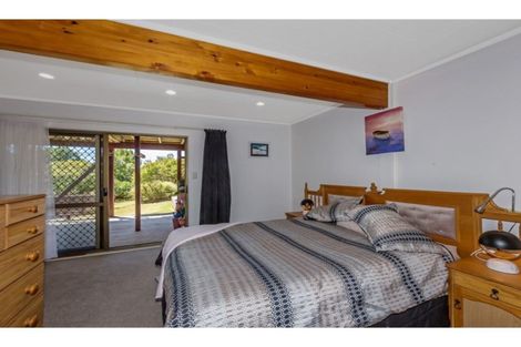Photo of property in 1394 Whangaparaoa Road, Army Bay, Whangaparaoa, 0930