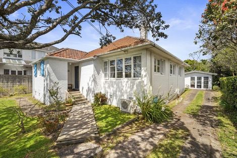 Photo of property in 325 Lake Road, Hauraki, Auckland, 0622