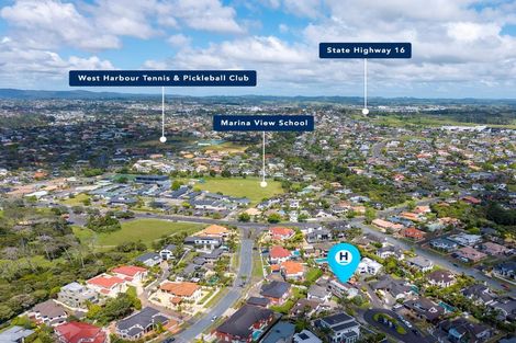 Photo of property in 10 Lupetti Rise, West Harbour, Auckland, 0618