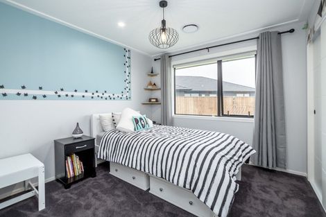 Photo of property in 8 Takahe Drive, Carterton, 5713