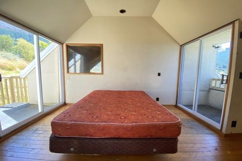 Photo of property in 12 Lordens Place, Fernhill, Queenstown, 9300