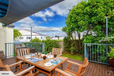 Photo of property in 2/9 Miri Road, Rothesay Bay, Auckland, 0630