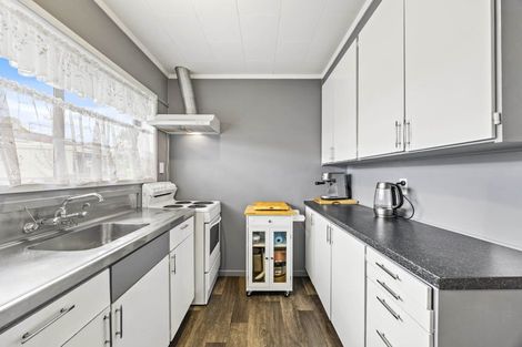 Photo of property in 2/39 Blacklock Avenue, Henderson, Auckland, 0612