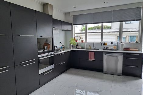 Photo of property in 1a Aberdeen Road, Castor Bay, Auckland, 0620