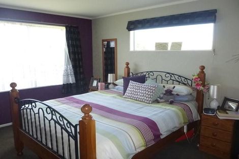 Photo of property in 25 Larchmont Grove, Totara Park, Upper Hutt, 5018