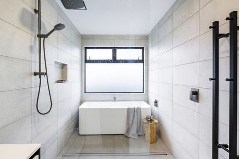 Photo of property in 28 Honeyfield Drive, Whalers Gate, New Plymouth, 4310