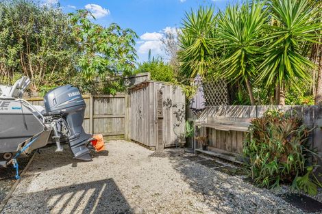 Photo of property in 2/4 Kenneth Hopper Place, Manly, Whangaparaoa, 0930