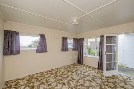 Photo of property in 77 Bartholomew Road, Levin, 5510