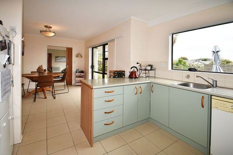 Photo of property in 1/5 Spring Grove, Henderson, Auckland, 0612