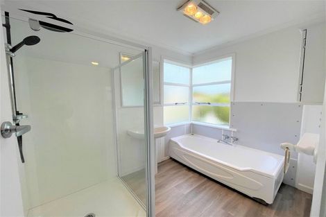 Photo of property in 6 Cossens Street, Balclutha, 9230