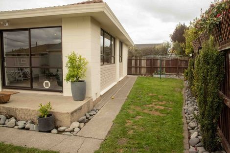 Photo of property in 2/323 Sawyers Arms Road, Bishopdale, Christchurch, 8053
