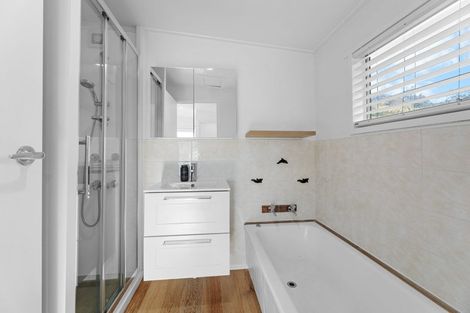 Photo of property in 679 Huia Road, Parau, Auckland, 0604