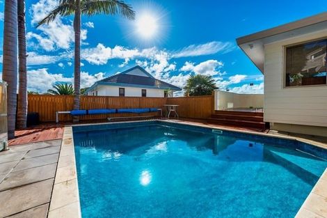 Photo of property in 13 Ballini Rise, West Harbour, Auckland, 0618