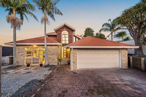 Photo of property in 10 San Fernando Way, Henderson, Auckland, 0612