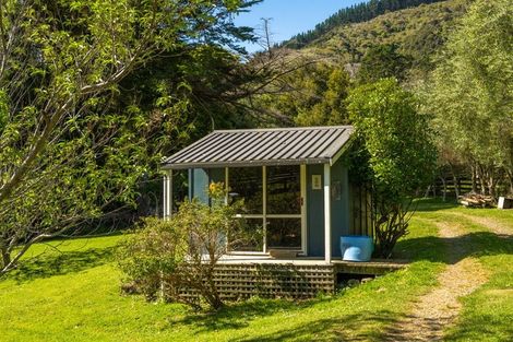 Photo of property in 5564 Kenepuru Road, Waitaria Bay, Picton, 7282
