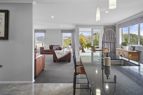 Photo of property in 43 Lakeside Terrace, Omokoroa, 3114