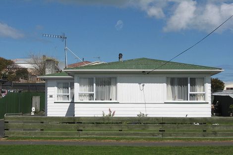 Photo of property in 38 Titoki Street, Castlecliff, Whanganui, 4501