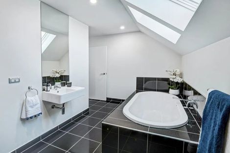 Photo of property in 5b Te Mata Peak Road, Havelock North, 4130