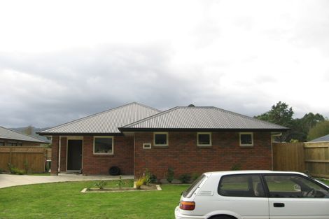 Photo of property in 16 Evergreen Crescent, Trentham, Upper Hutt, 5018