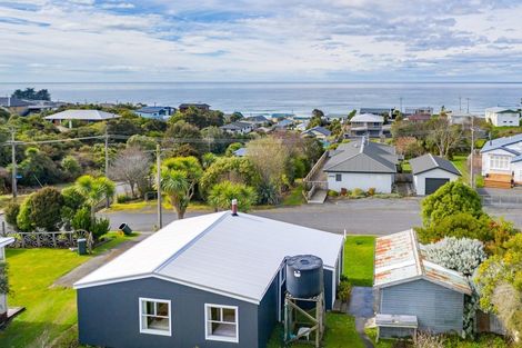 Photo of property in 8 Miro Street, Kaka Point, 9271