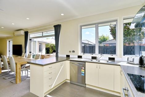 Photo of property in 3 Puhara Avenue, Parklands, Christchurch, 8083