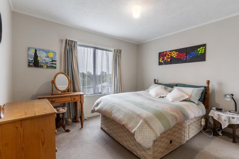 Photo of property in 14 Seaglen Place, Botany Downs, Auckland, 2010