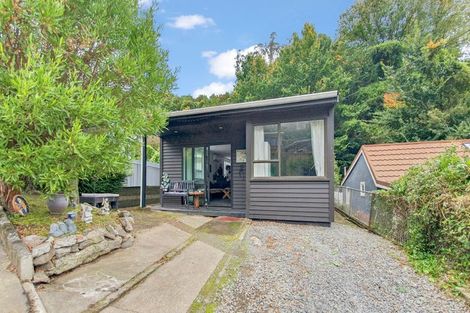 Photo of property in 38 Hawkhurst Road, Lyttelton, 8082