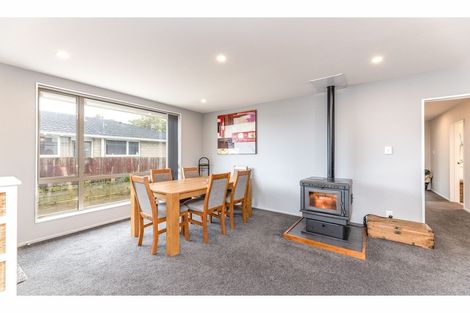 Photo of property in 6 Farnborough Street, Aranui, Christchurch, 8061