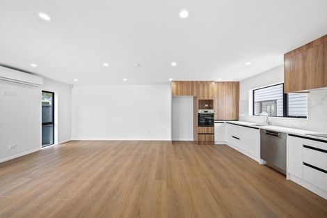 Photo of property in 2/9 Wilson Place, Papakura, 2110