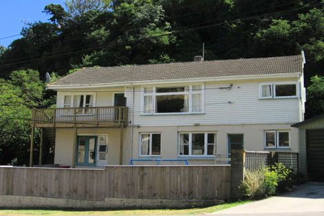 Photo of property in 25 Melrose Road, Island Bay, Wellington, 6023