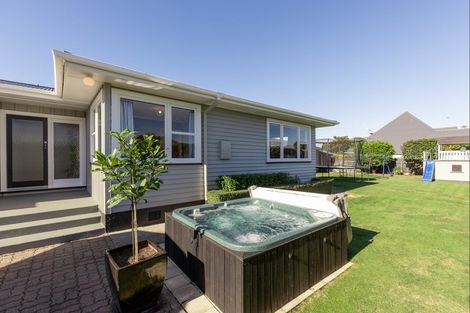 Photo of property in 2 Anzio Place, Awapuni, Palmerston North, 4412