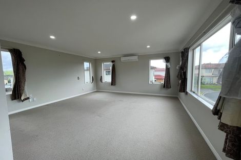 Photo of property in 32 Kaseng Place, East Tamaki Heights, Auckland, 2016