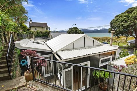 Photo of property in 211 Marine Parade, Seatoun, Wellington, 6022
