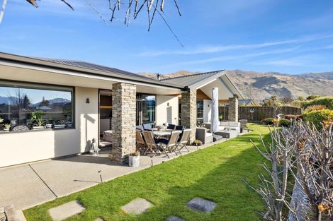 Photo of property in 2 Turnbull Crescent, Wanaka, 9305
