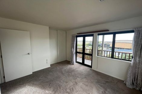 Photo of property in 4 Pannill Place, Oteha, Auckland, 0632