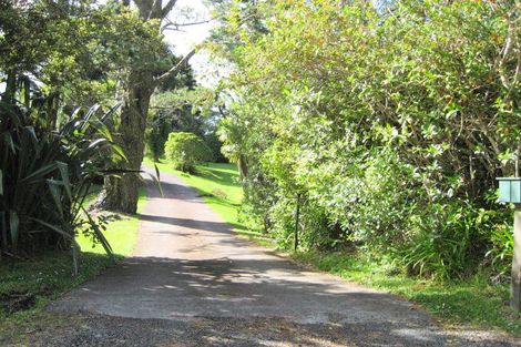 Photo of property in 9 Tui Crescent, Waiatarua, Auckland, 0604