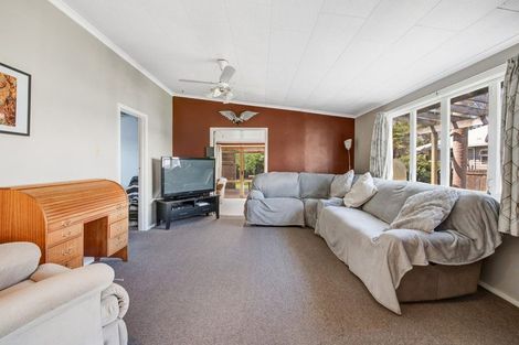 Photo of property in 17 Parakai Avenue, Parakai, 0830