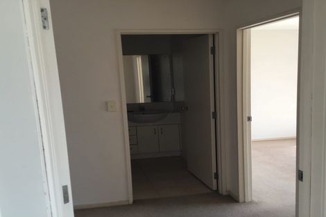 Photo of property in 1d/20 Ian Marwick Place, Birkenhead, Auckland, 0626