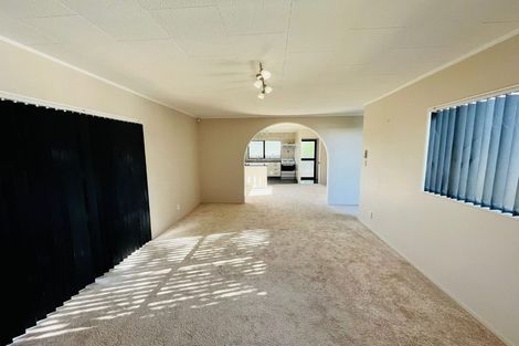 Photo of property in 1/8 Anglers Way, Wattle Downs, Auckland, 2102