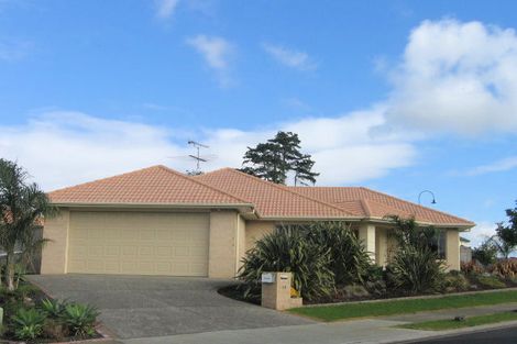 Photo of property in 10 William Woods Court, Flat Bush, Auckland, 2016