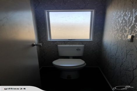 Photo of property in 18 Cumberland Place, Kelvin Grove, Palmerston North, 4414