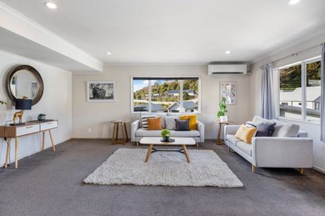 Photo of property in 59 Glanmire Road, Newlands, Wellington, 6037