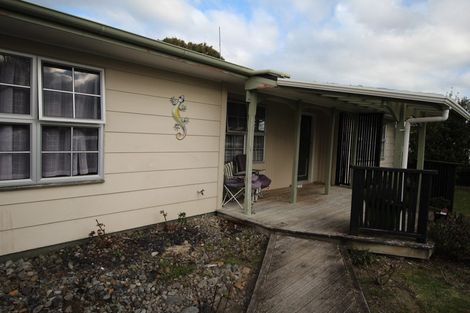 Photo of property in 27 Dunk Place, Milson, Palmerston North, 4414