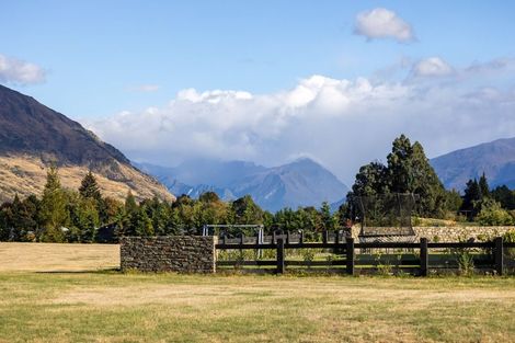 Photo of property in 12 Deans Drive, Wanaka, 9305