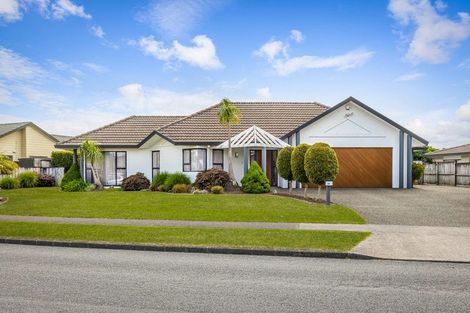 Photo of property in 25 Suncrest Drive, West Harbour, Auckland, 0618