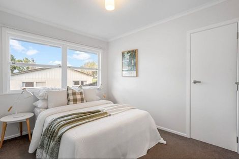 Photo of property in 8 Beswick Place, Birkdale, Auckland, 0626