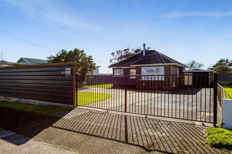 Photo of property in 84 Glover Road, Hawera, 4610