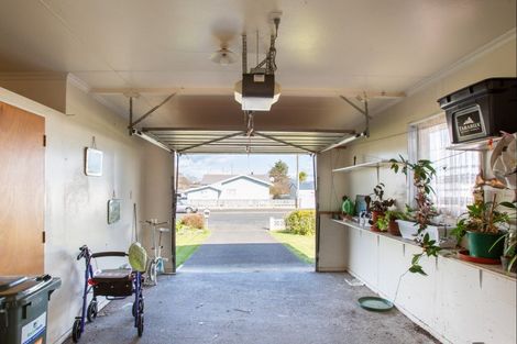 Photo of property in 5 Gladstone Street, Dannevirke, 4930