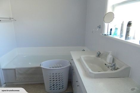 Photo of property in 3 Merritt Way, Newlands, Wellington, 6037